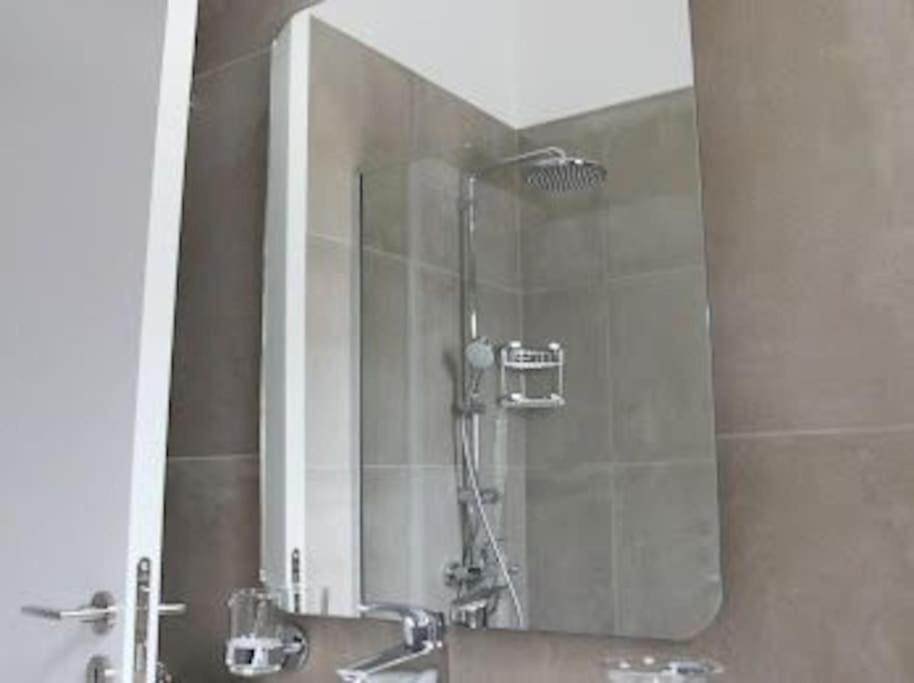 Beautiful Five Minutes From Beach! Apartman *