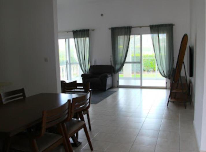 Beautiful Five Minutes From Beach! *