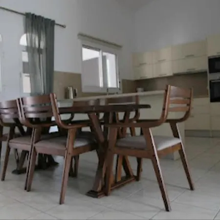 Beautiful Villa Five Minutes From Coral Bay Beach! Exterior photo