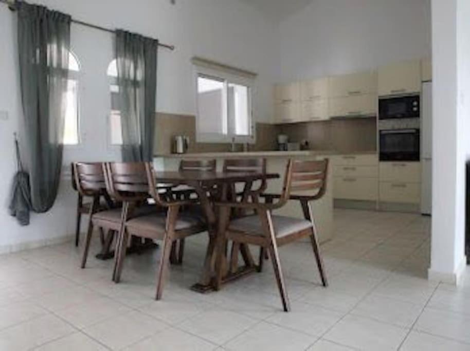 Beautiful Five Minutes From Beach! *